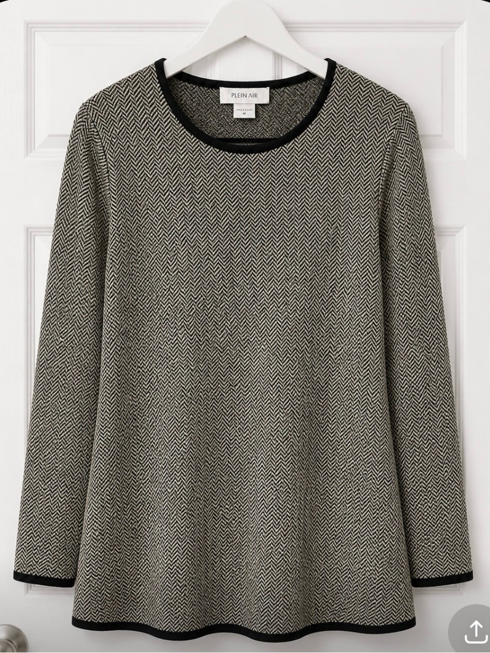 Pleinair Black and Tan Long Sleeve Top